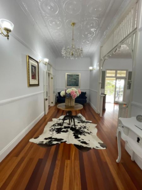 Emirau, Montville